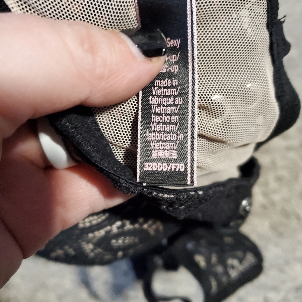 Victoria's Secret Sexy Lace Black Bra - Picture 7 of 7